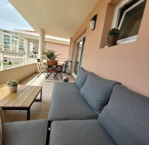 Apartment Domaine Juan Flore *