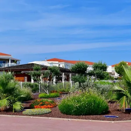 Апартаменты Domaine Juan Flore *