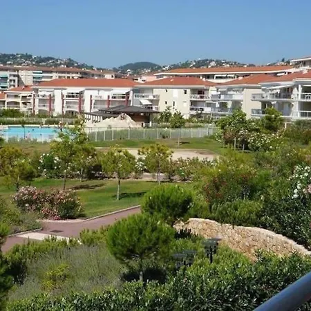 Апартаменты Domaine Juan Flore *