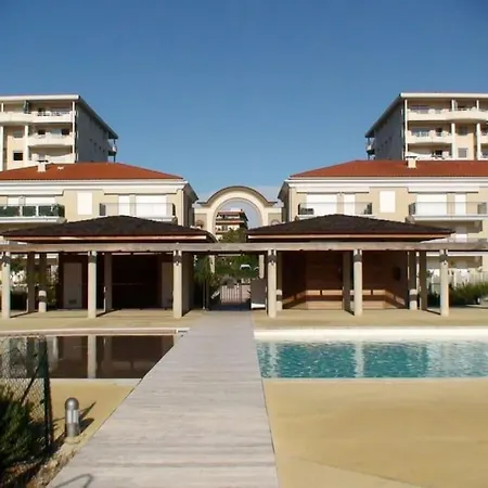 Апартаменты Domaine Juan Flore *